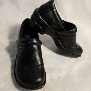 BOC Born Womens Peggy Black Tooled Slip On Clogs Shoes Size 8.5 Work Shoes